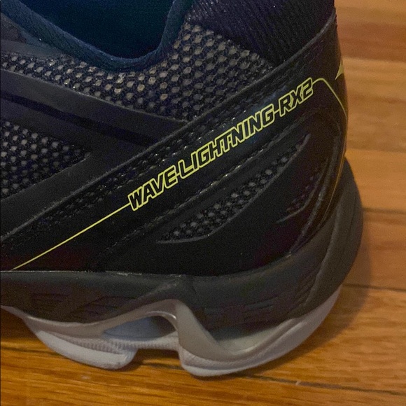 Mizuno Wave Lightning RX2 Black and Silver Athletic Shoes Woman 8 1/2 - Picture 2 of 6